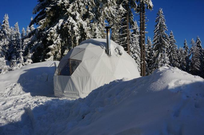 Snowproof Winter Resort Geo Dome Tent Igloo Camping Tents 200 Kg/Sqm