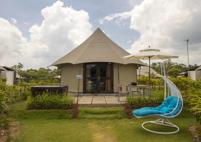 White Accommodation shelter luxury Camping Tent for hotel room / resort